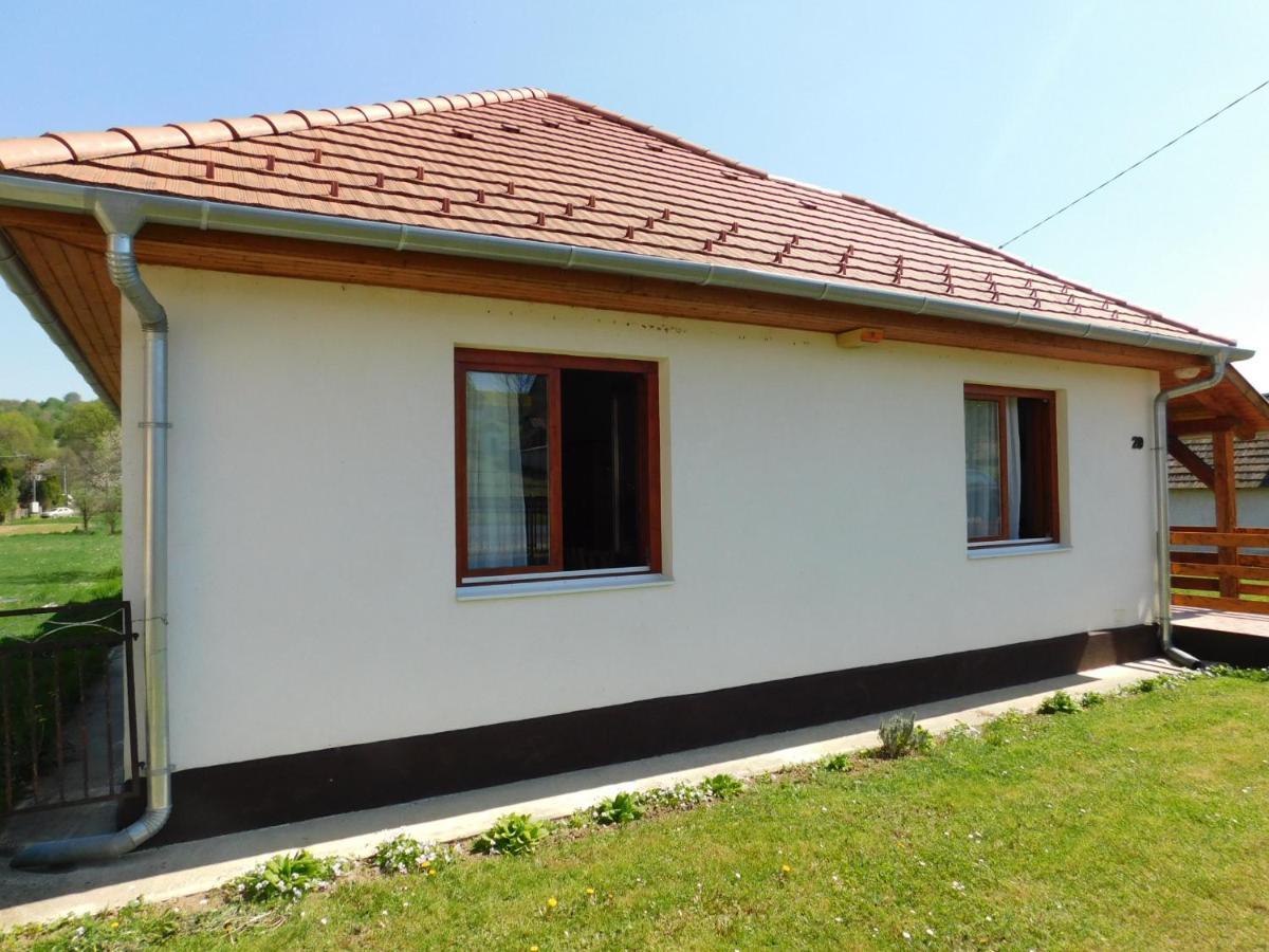 8888 Apartmanhaz Lispeszentadorján 외부 사진