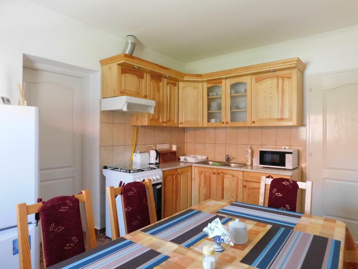 8888 Apartmanhaz Lispeszentadorján 외부 사진