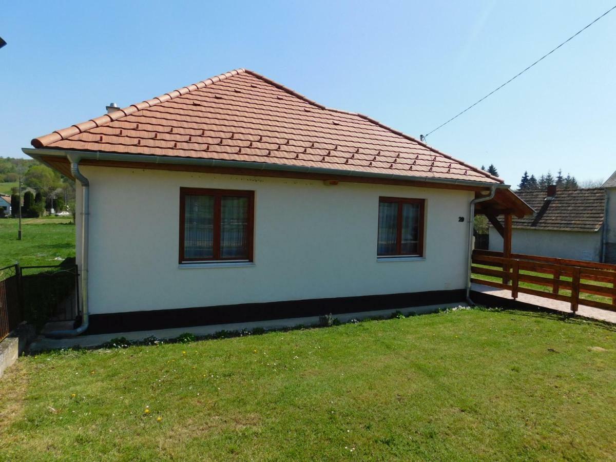 8888 Apartmanhaz Lispeszentadorján 외부 사진